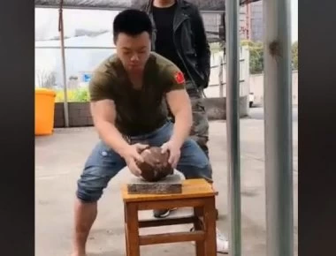 Αν δείτε τι κάνει ο άνθρωπος θα μείνετε «άφωνοι»! (βίντεο)